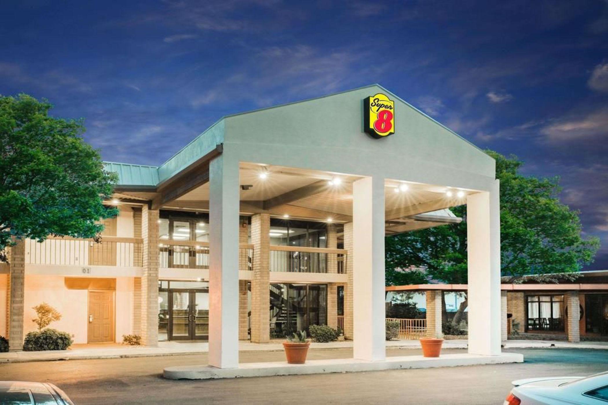 Super 8 By Wyndham Sonora Motel Exterior photo