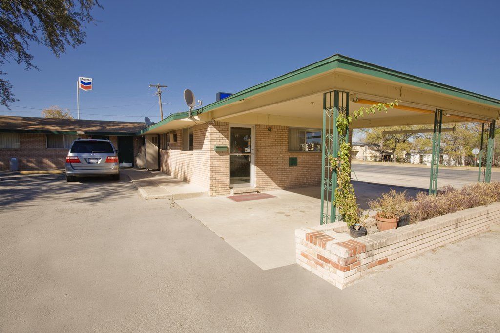 Super 8 By Wyndham Sonora Motel Exterior photo